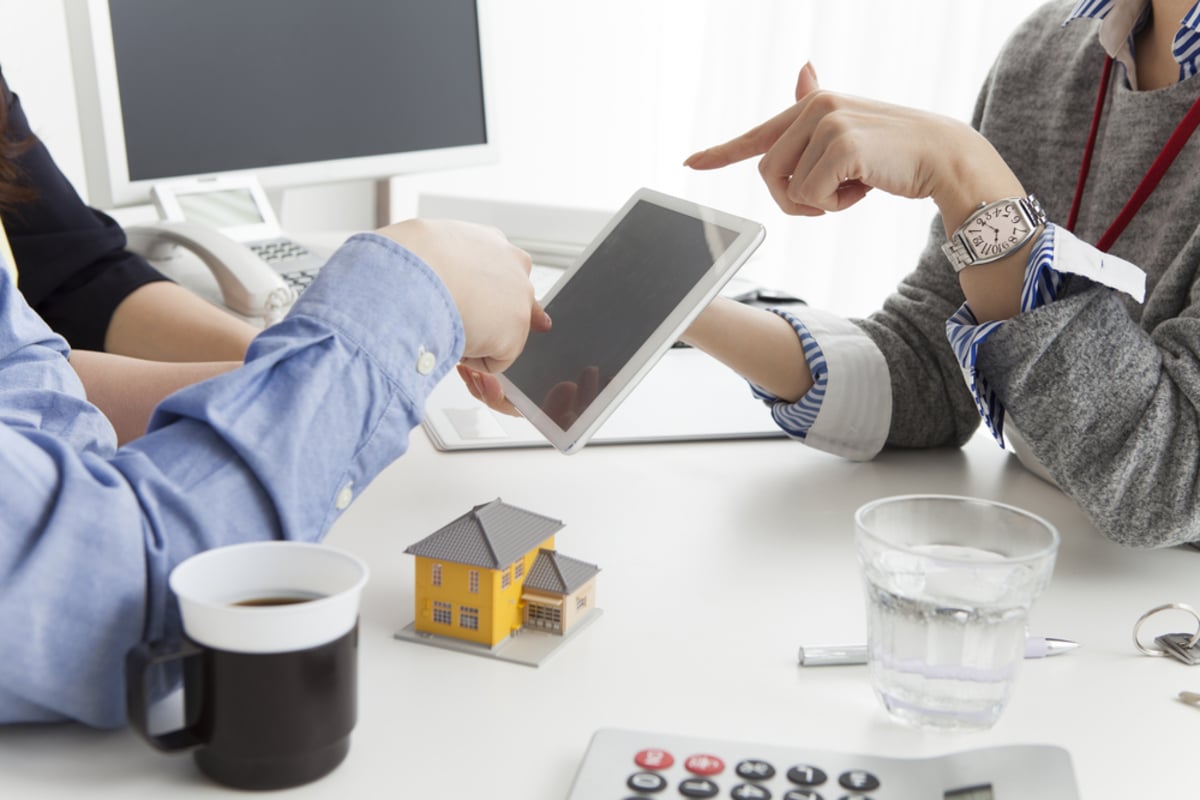 Property manager helping client set price for rental unit