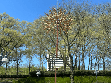People tree on the Columbia Lakefront